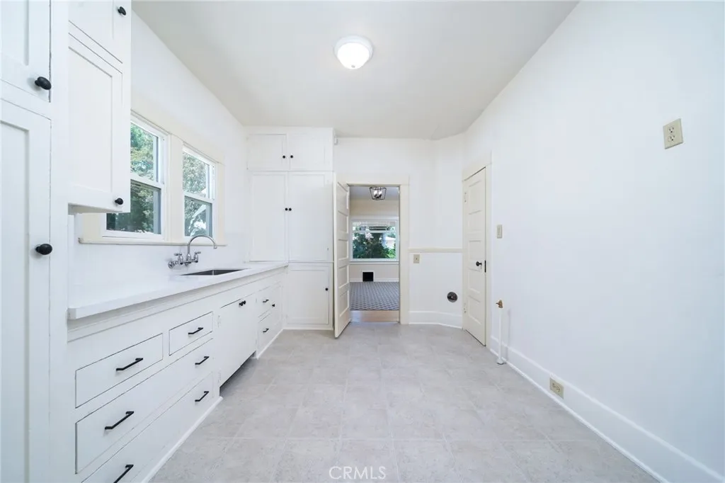 2382 Bonita Avenue