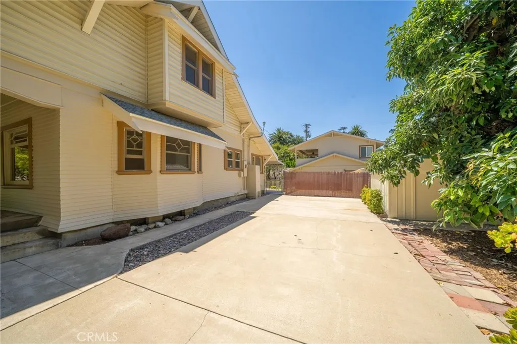 2382 Bonita Avenue