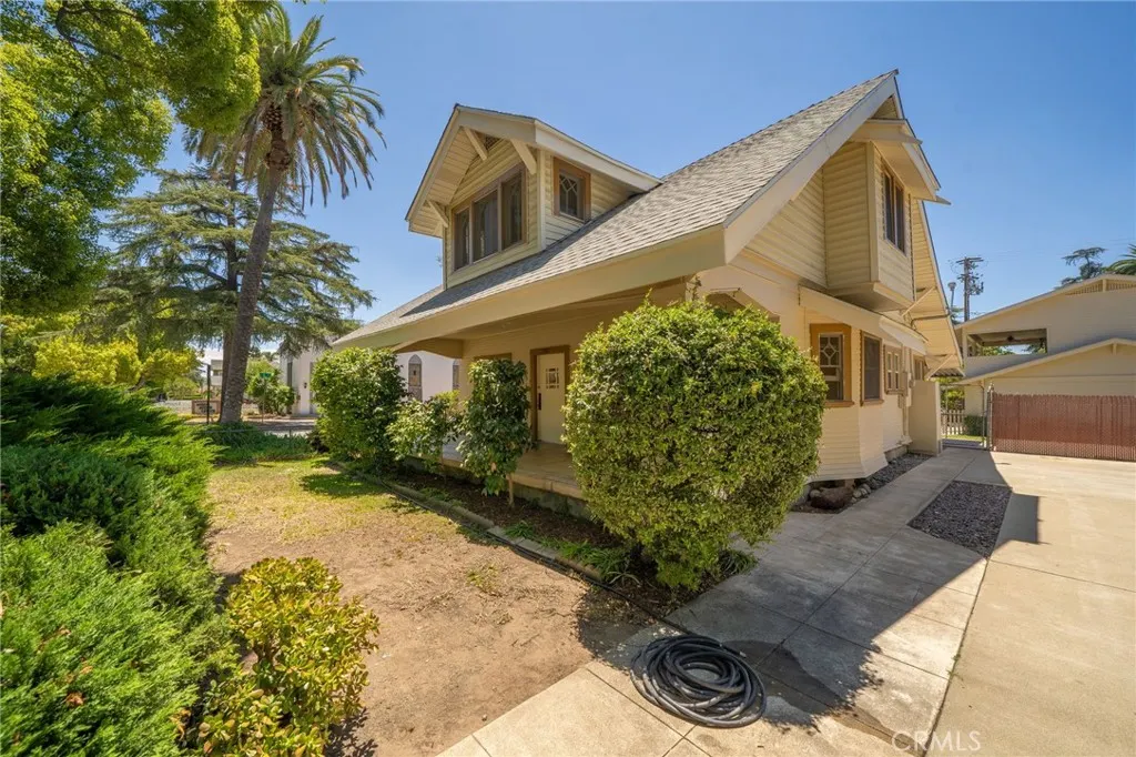 2382 Bonita Avenue