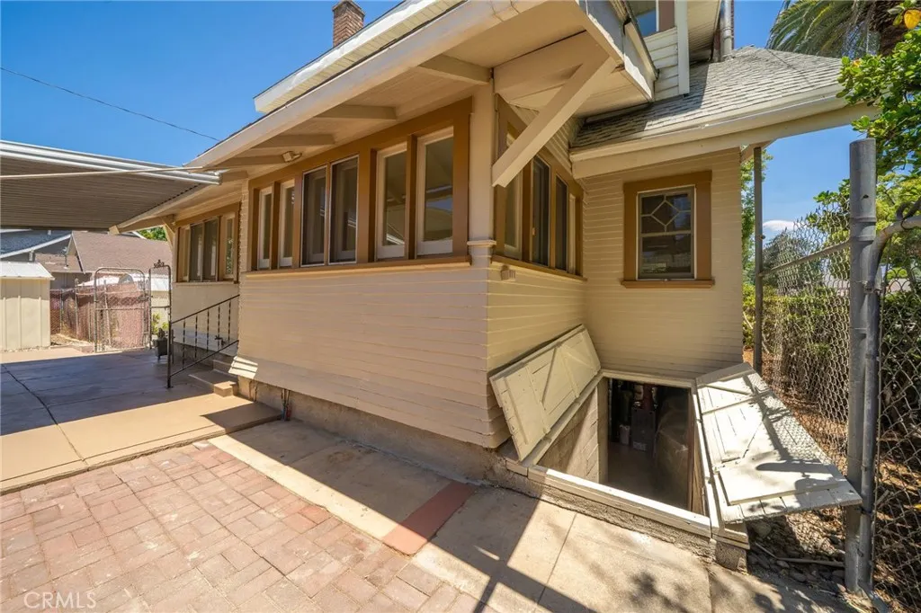 2382 Bonita Avenue