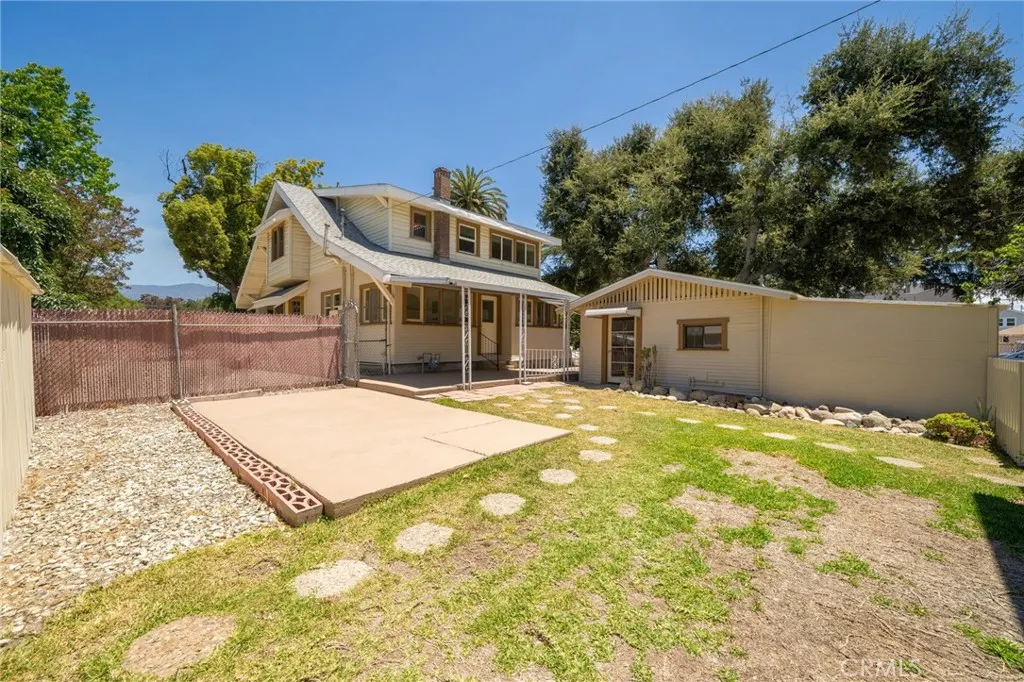 2382 Bonita Avenue