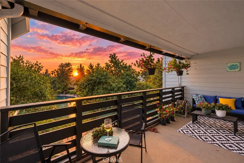 1083 Lakeview