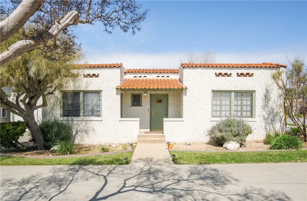 101 W Bennett Avenue