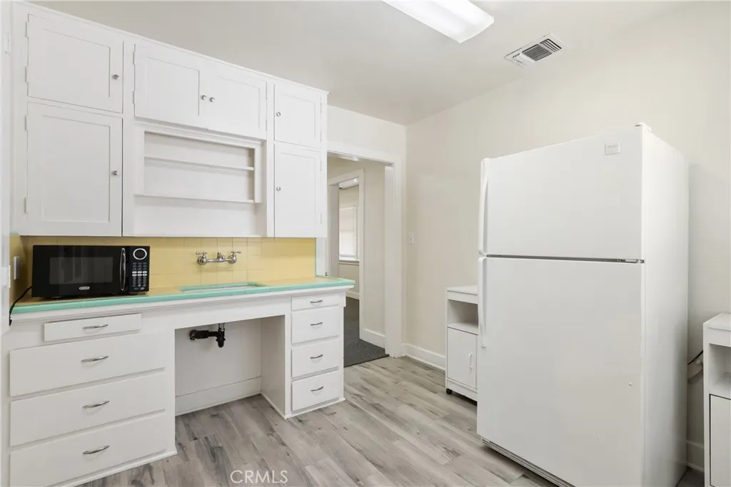 101 W Bennett Avenue
