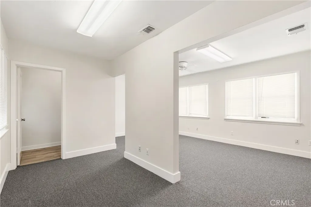 101 W Bennett Avenue