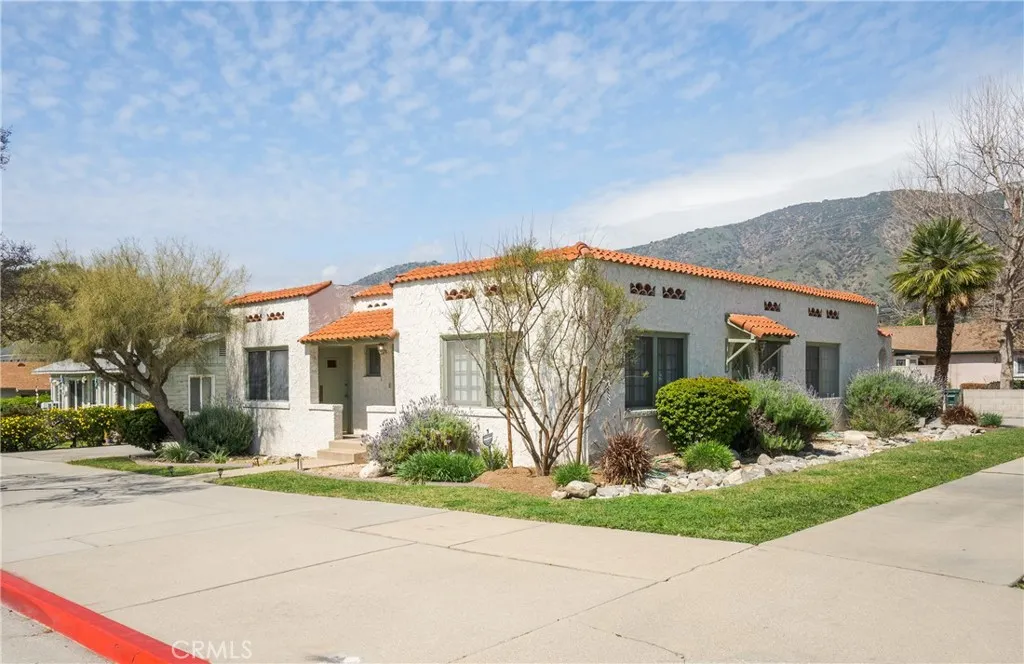 101 W Bennett Avenue