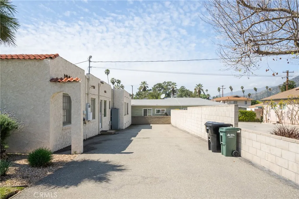 101 W Bennett Avenue