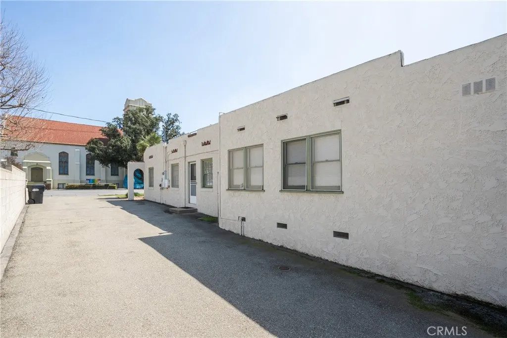 101 W Bennett Avenue
