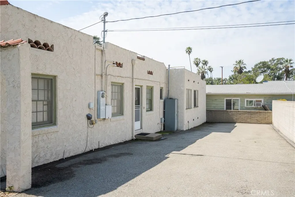 101 W Bennett Avenue