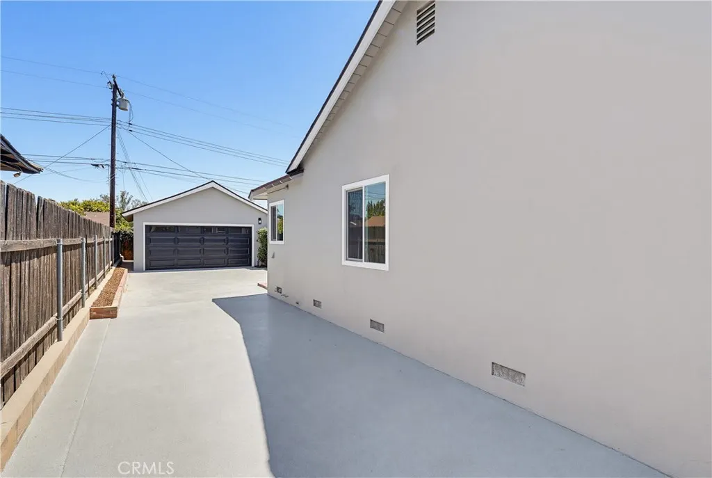 1532 E Old Badillo