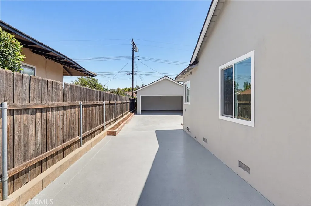 1532 E Old Badillo