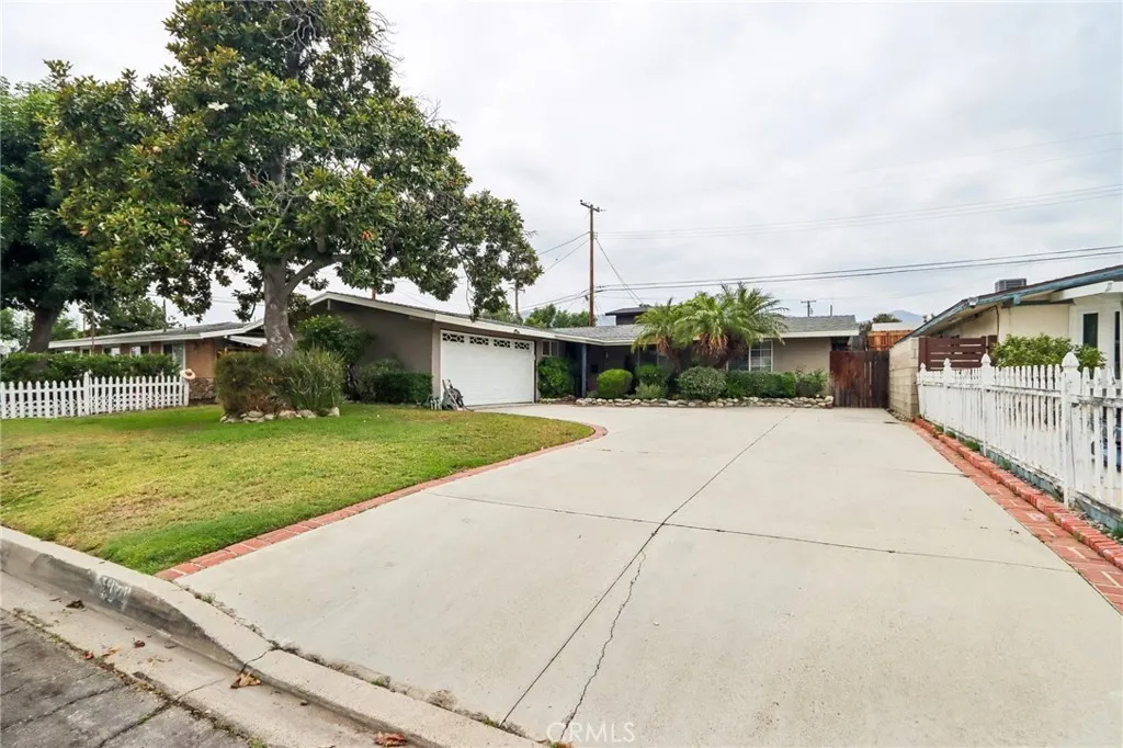 1107 E Walnut Avenue