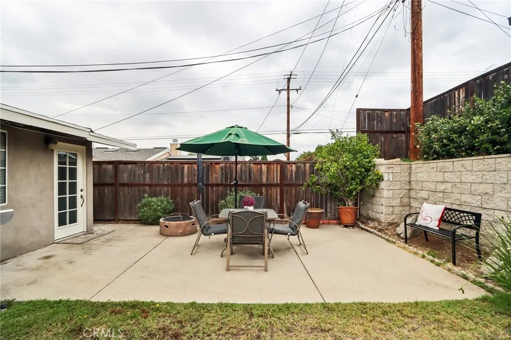 1107 E Walnut Avenue