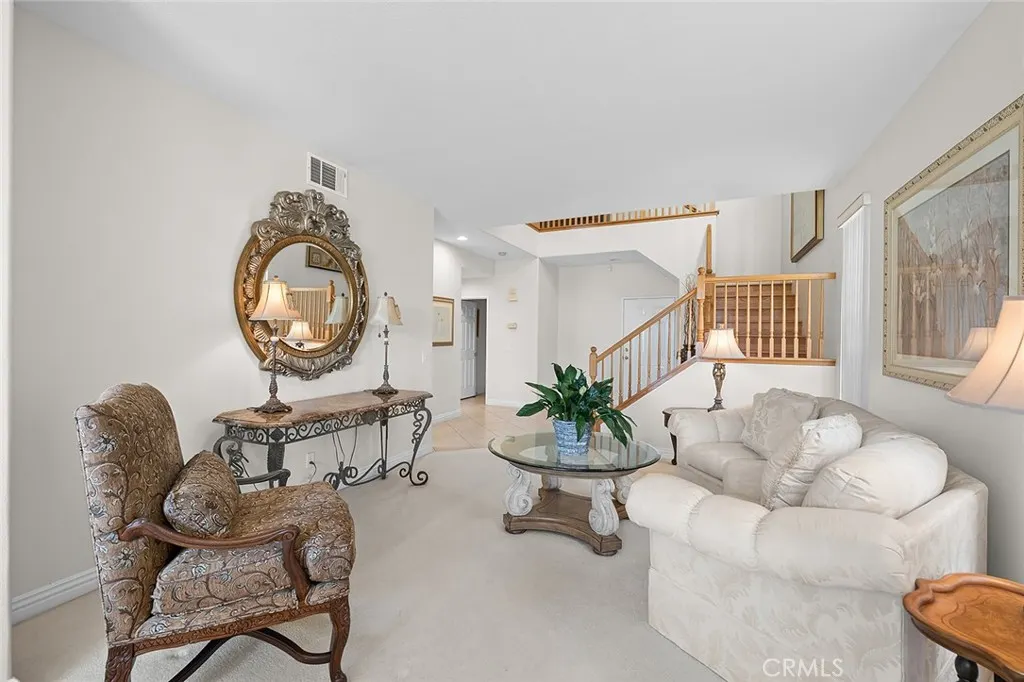 4220 Foxrun