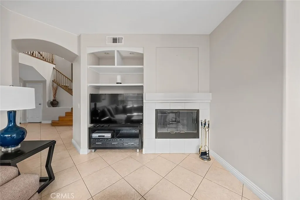 4220 Foxrun