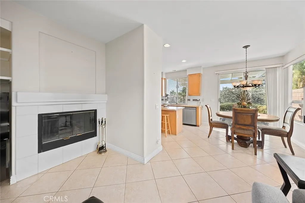 4220 Foxrun