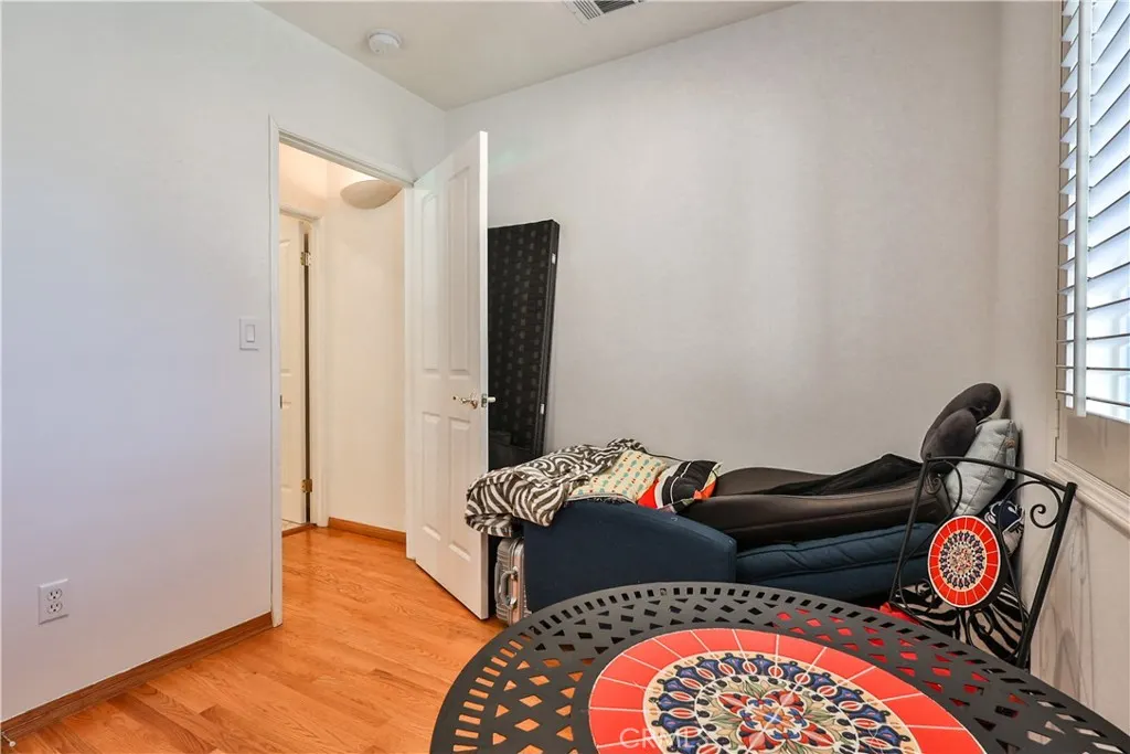 843 N Entrada