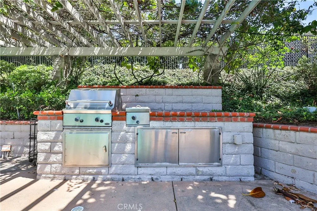 843 N Entrada