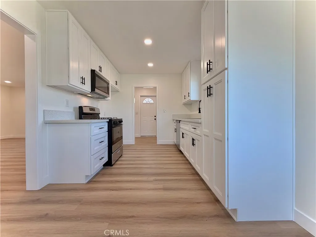 682 E La Verne Avenue