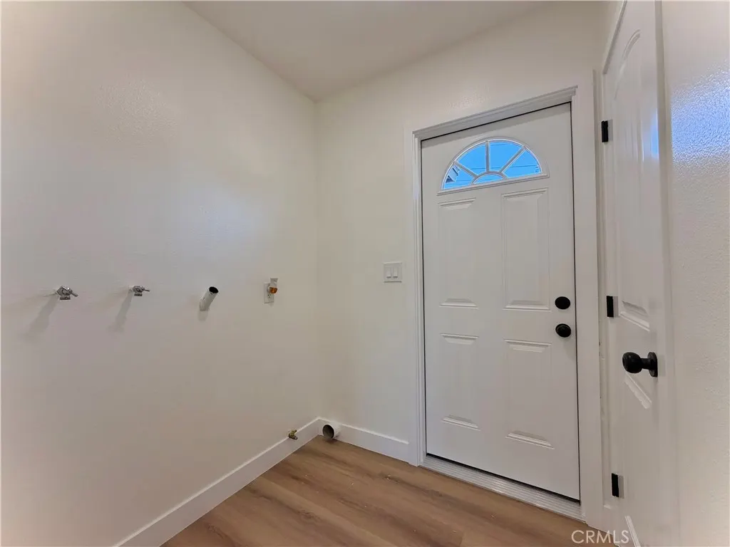 682 E La Verne Avenue
