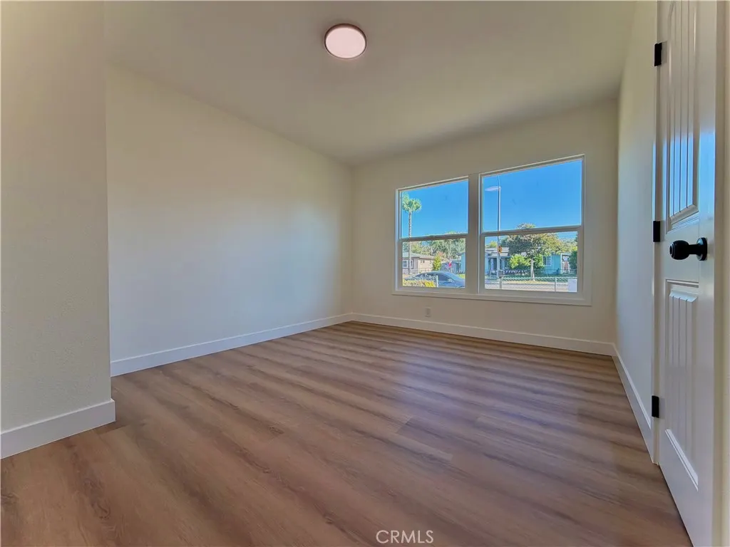 682 E La Verne Avenue