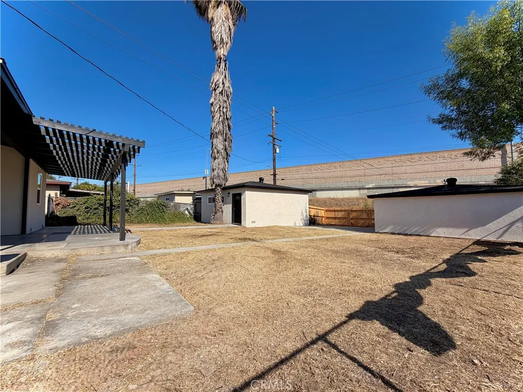 682 E La Verne Avenue