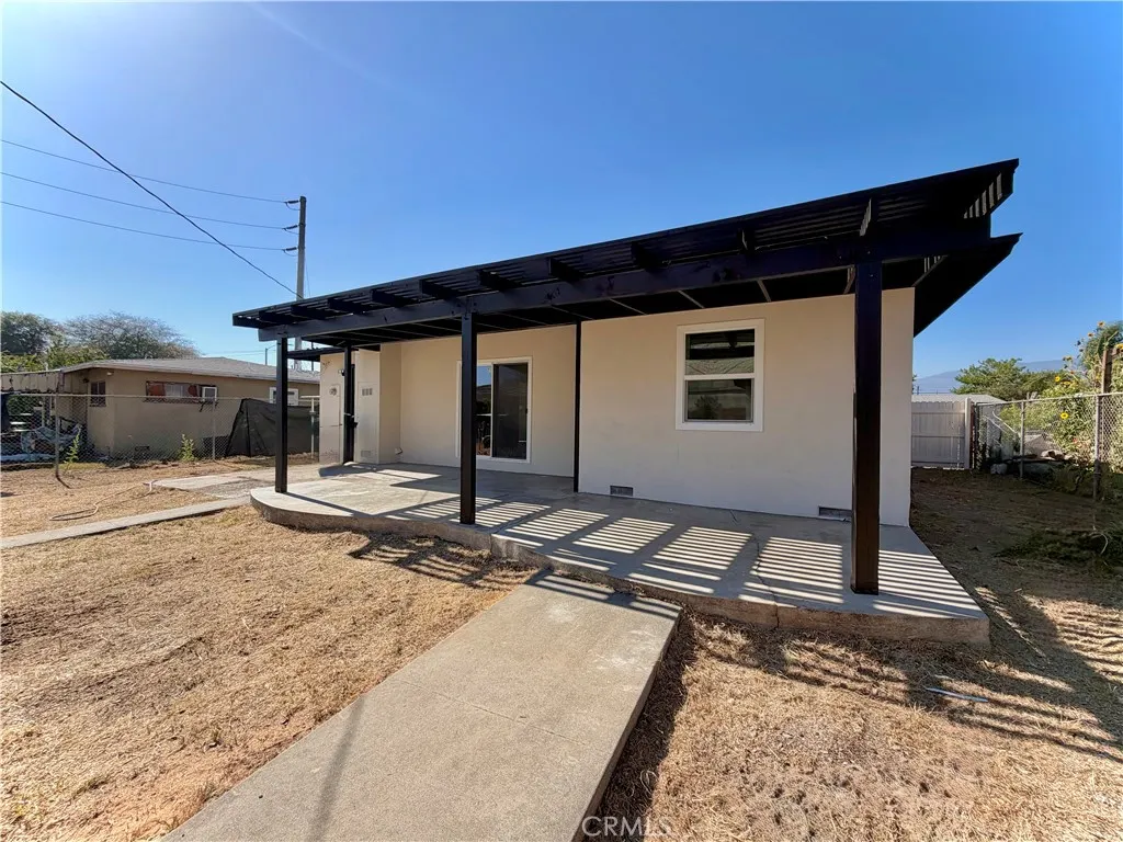 682 E La Verne Avenue