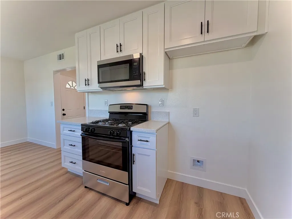 682 E La Verne Avenue