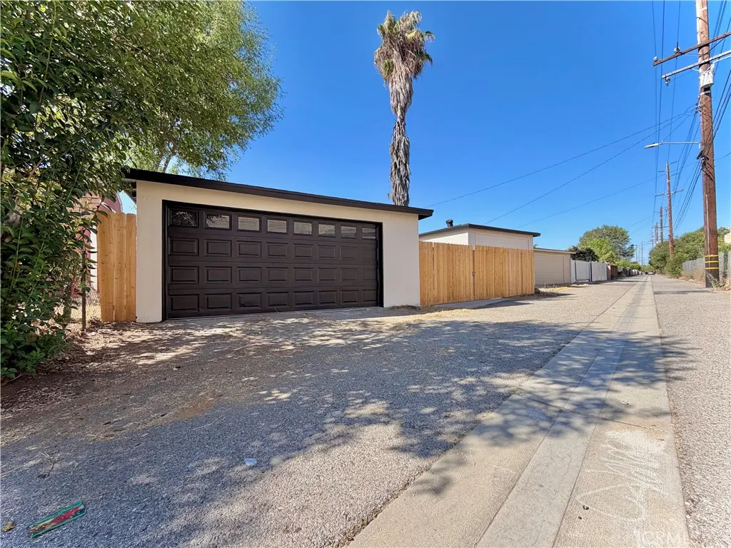 682 E La Verne Avenue