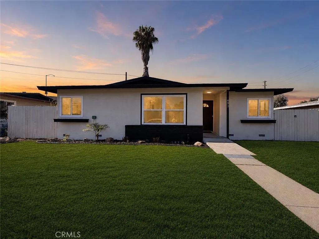 682 E La Verne Avenue