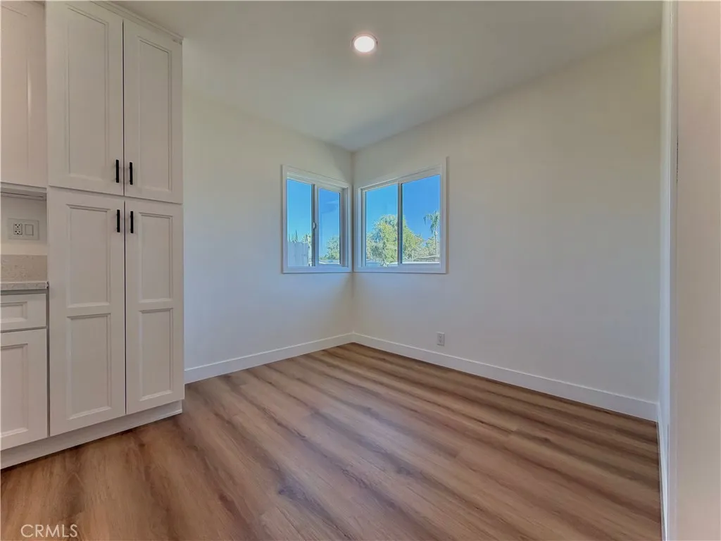 682 E La Verne Avenue