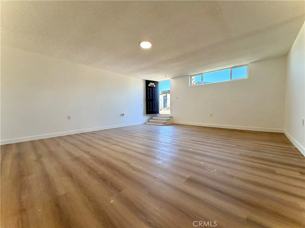 682 E La Verne Avenue