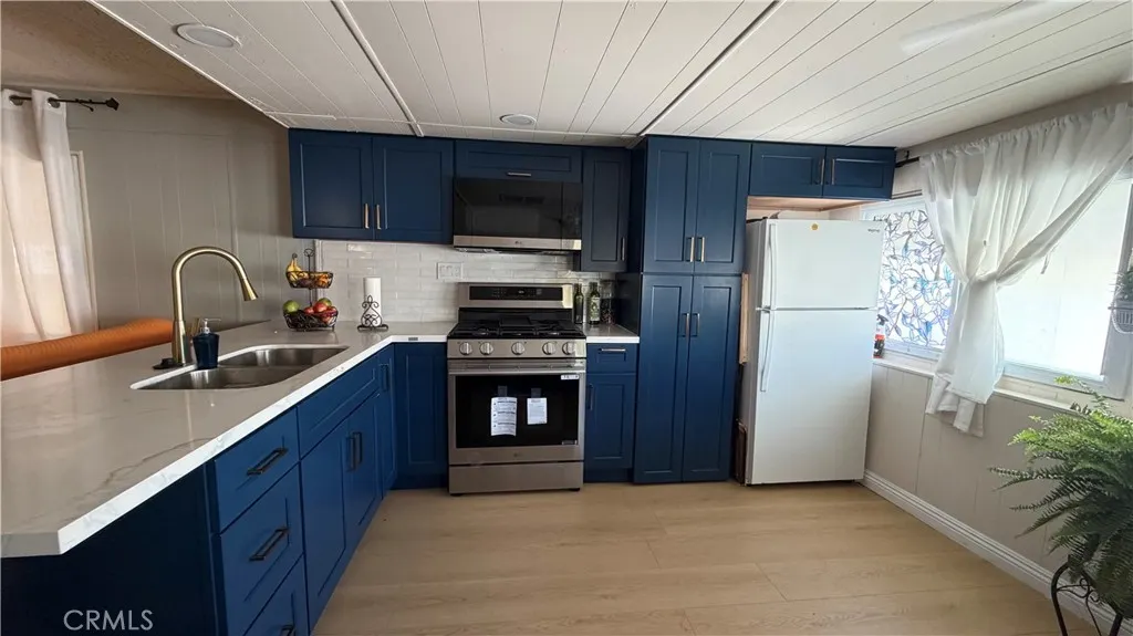 301 E Foothill Blvd #168