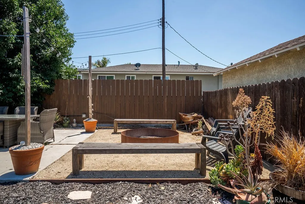 346 W Artesia