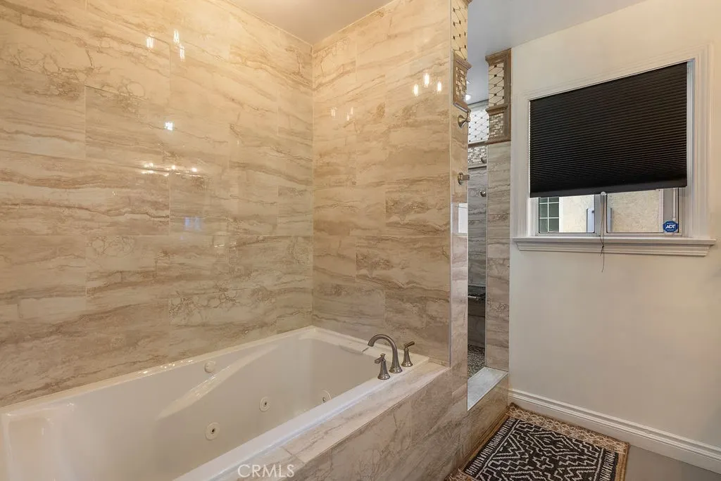 346 W Artesia