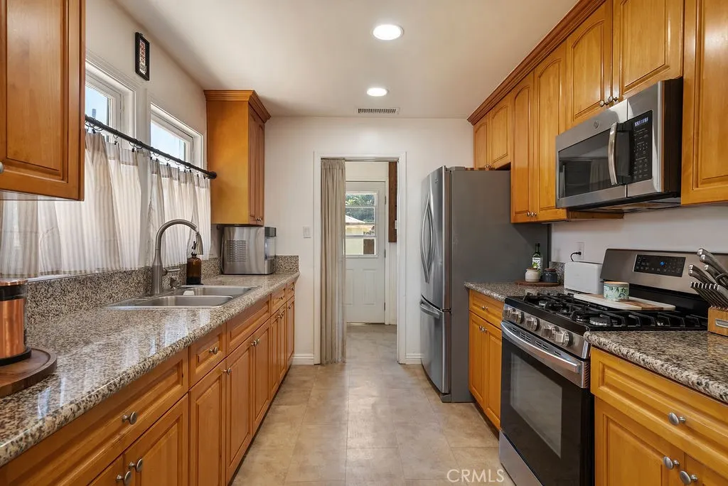 346 W Artesia