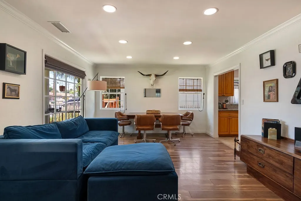 346 W Artesia