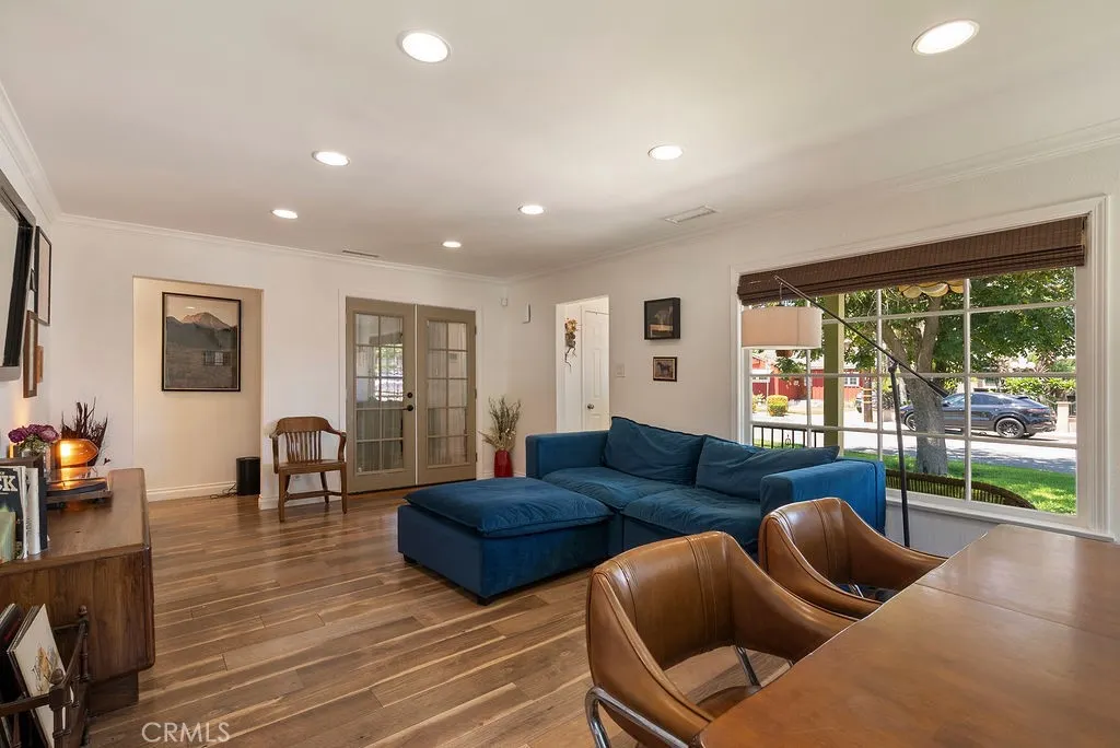 346 W Artesia
