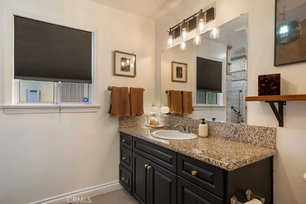 346 W Artesia