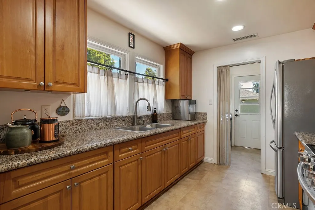 346 W Artesia