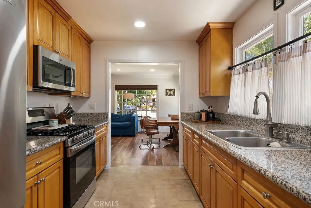 346 W Artesia