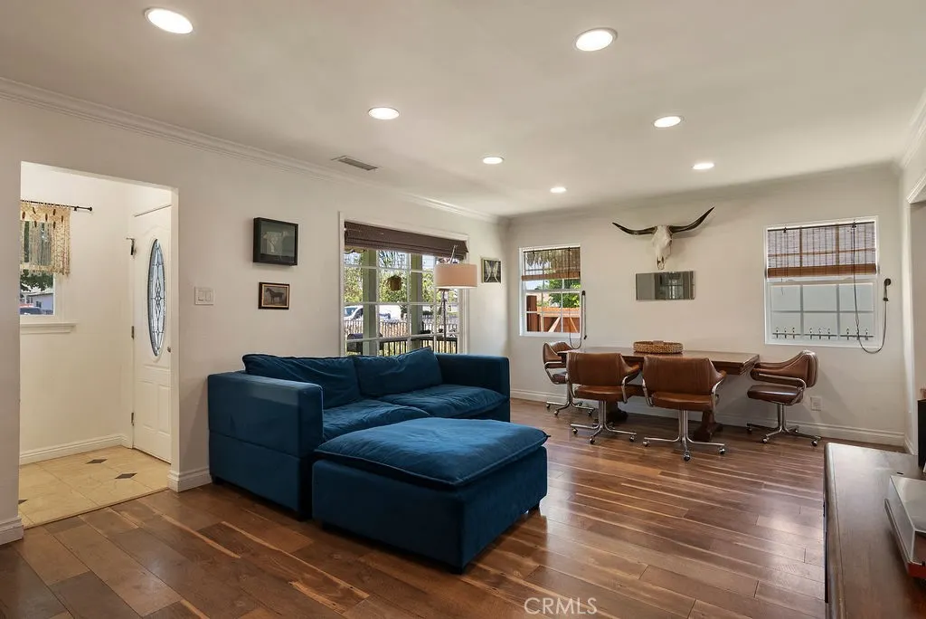 346 W Artesia