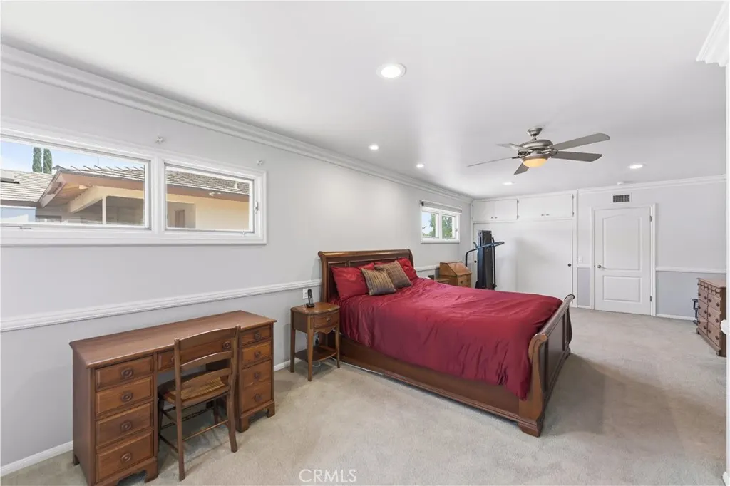 903 E Dalton