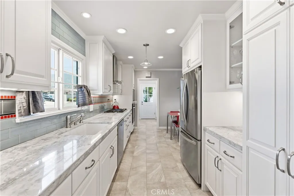 903 E Dalton
