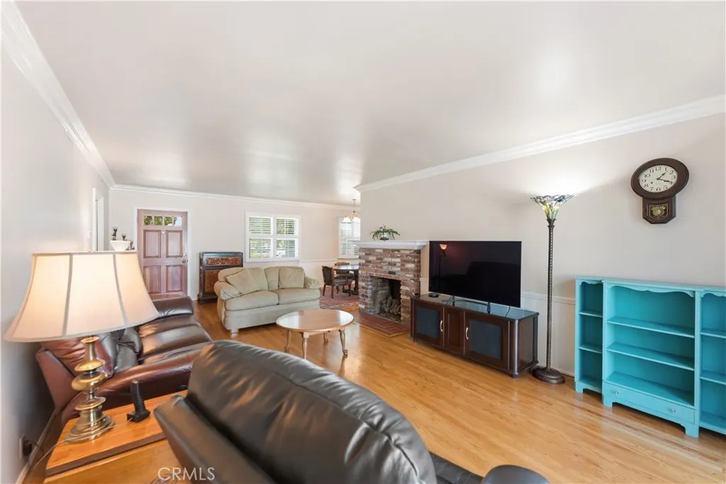 903 E Dalton
