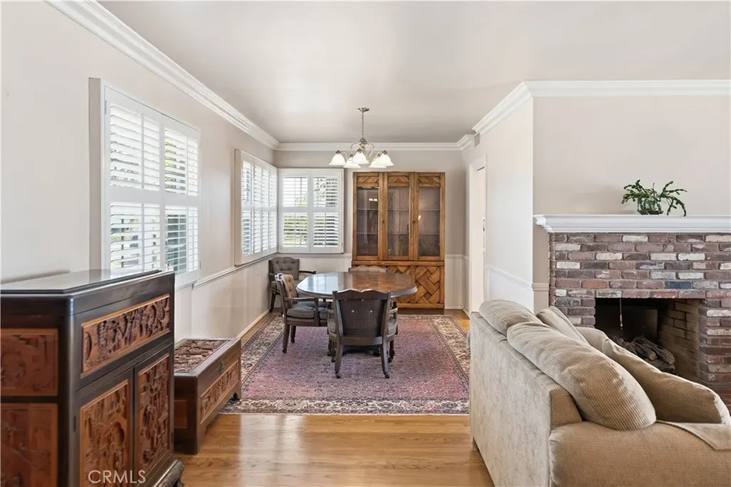 903 E Dalton