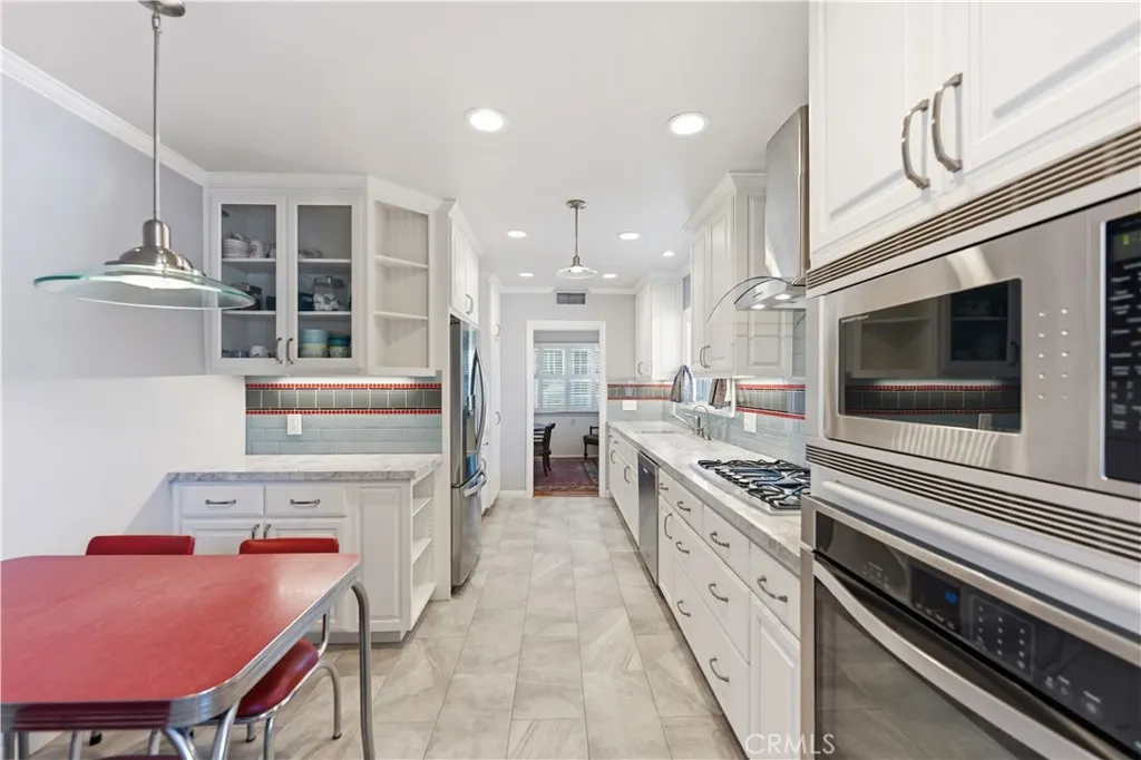 903 E Dalton