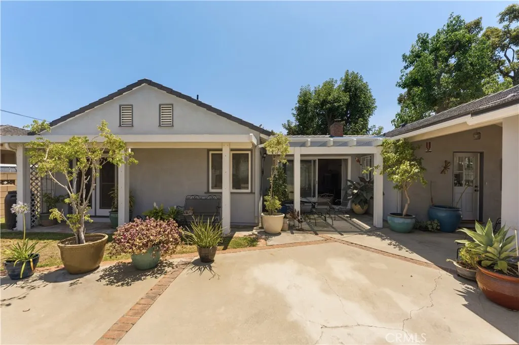 903 E Dalton