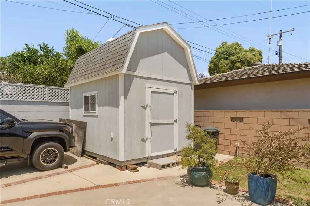 903 E Dalton