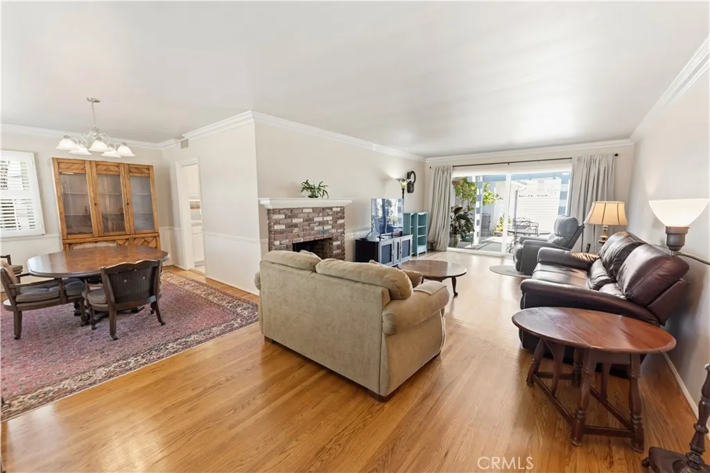 903 E Dalton